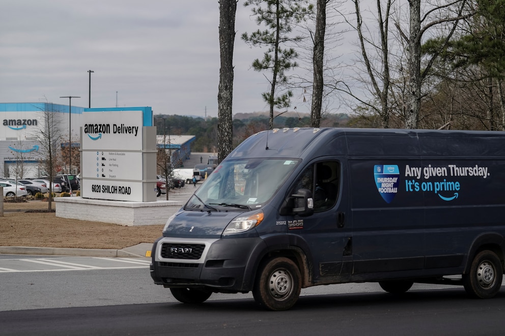 Susto de madrugada para repartidor de Amazon