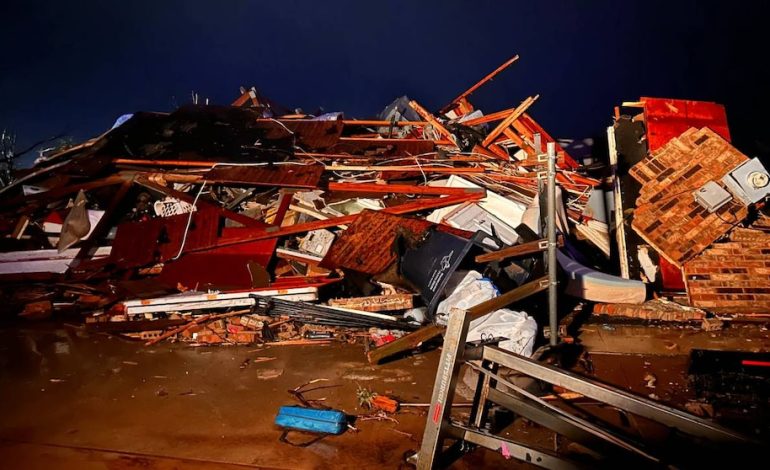Tornado arrasa Oklahoma