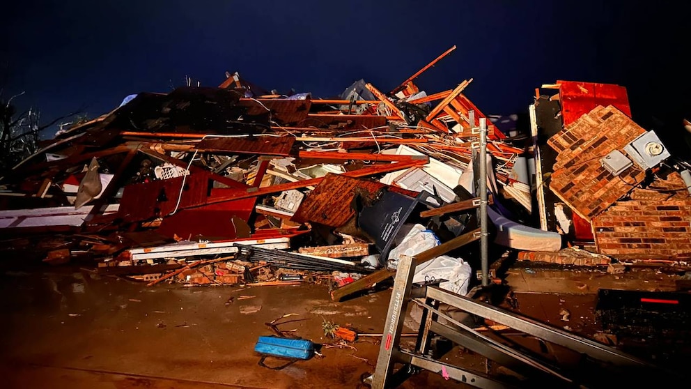Tornado arrasa Oklahoma