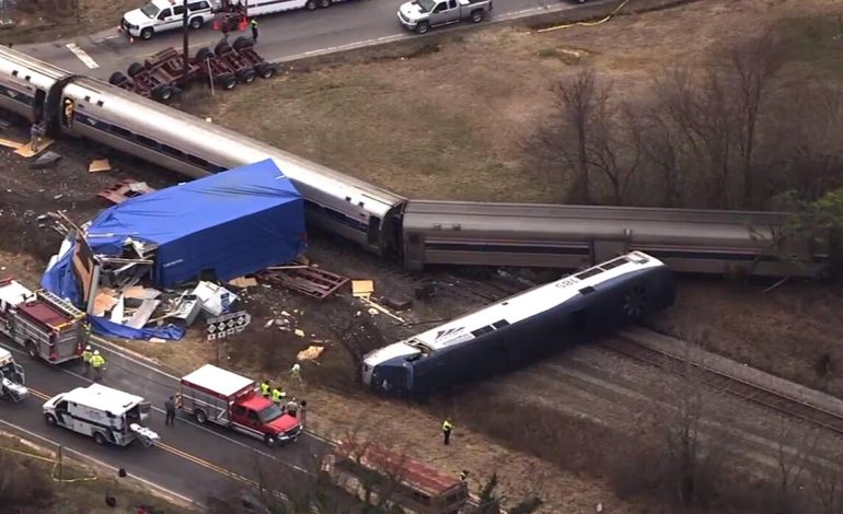 Tren arrolla camión de basura en Carolina del Sur