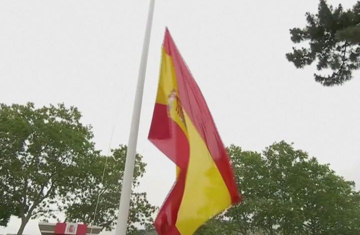 Así reaccionó Felipe VI al caerse la bandera de España
