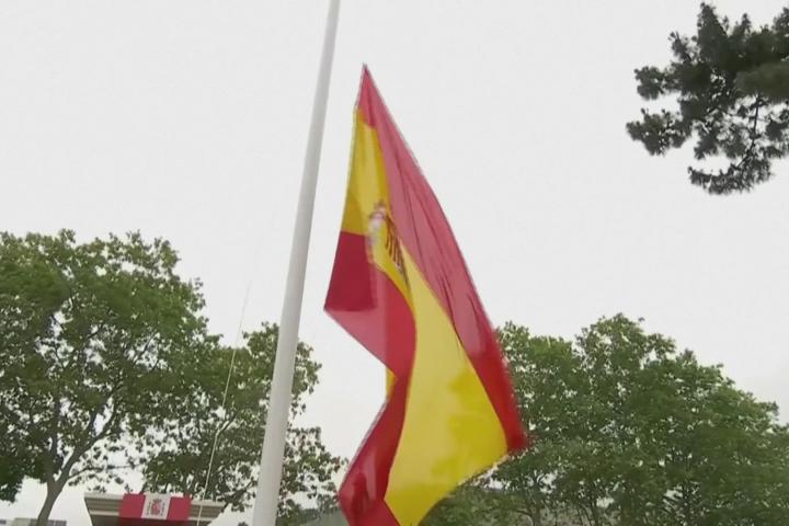 Así reaccionó Felipe VI al caerse la bandera de España