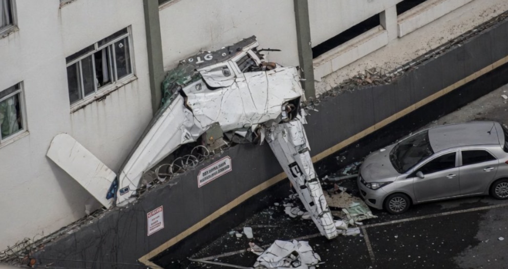 Avión se estrella contra edificio en Brasil