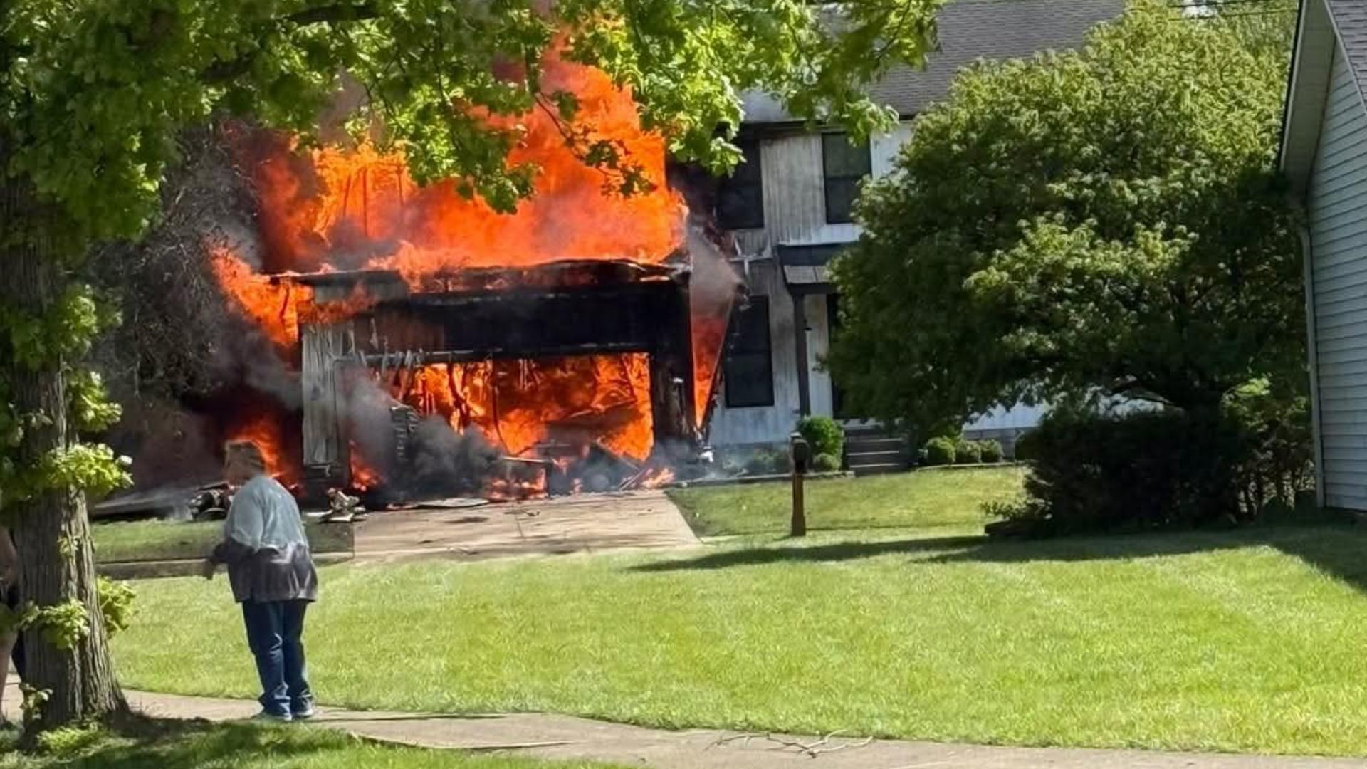 Avioneta se estrella contra vivienda en Ohio y deja dos muertos