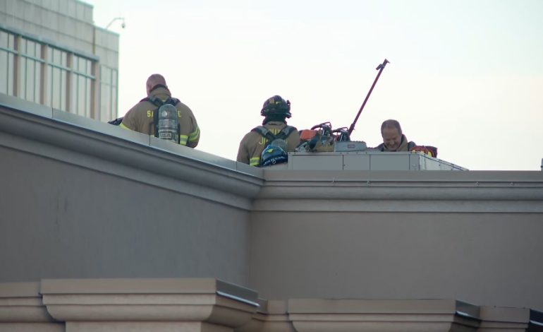 Bomberos sofocan fuego en restaurante