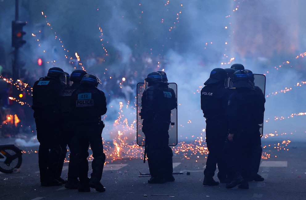 Caos en las calles de París tras la victoria del PSG en la final de la Champions