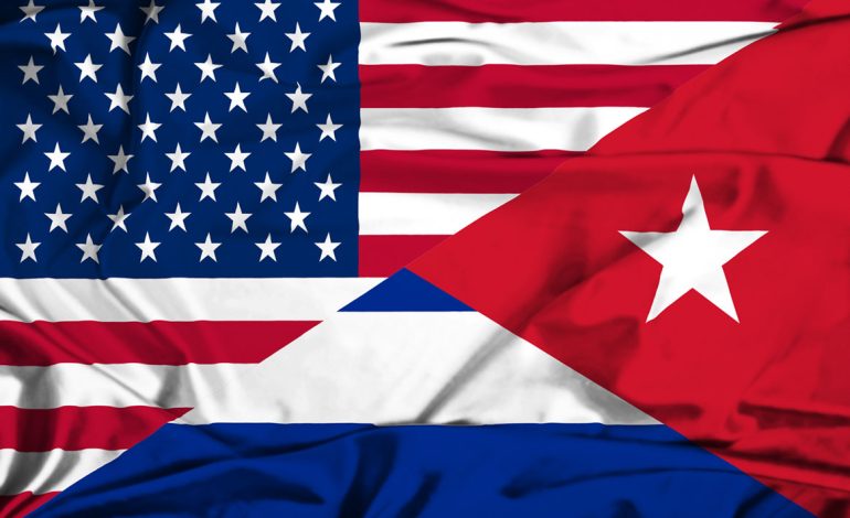 Cubano desafía al régimen con bandera de EE.UU. en el techo