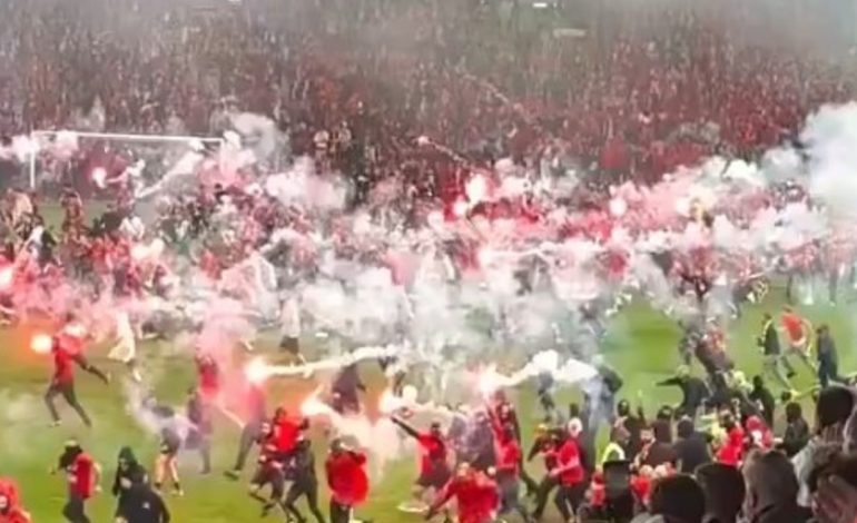 El derbi de Praga que terminó en caos y vergüenza