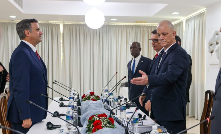 El director de la CIA sorprende con visita a Cuba