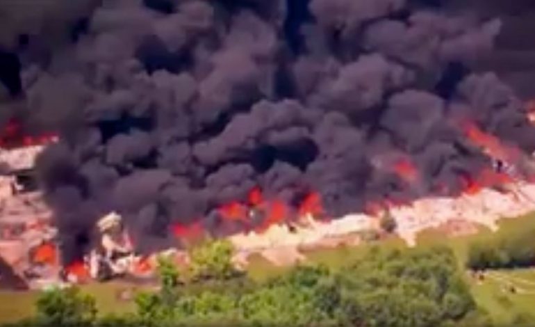 Fuego sin control en planta de reciclaje de Tennessee