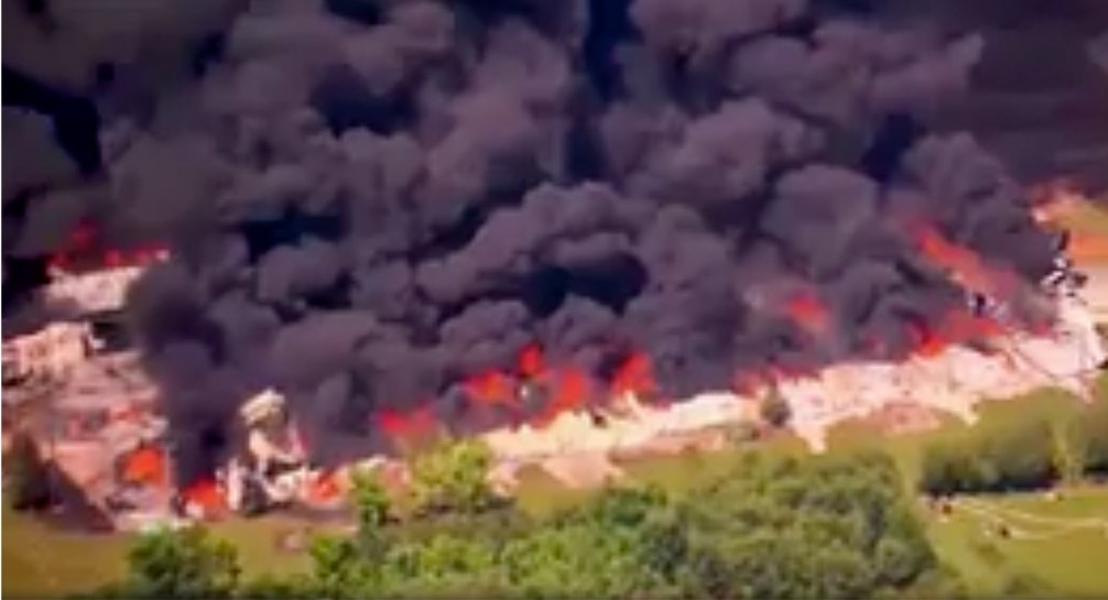 Fuego sin control en planta de reciclaje de Tennessee