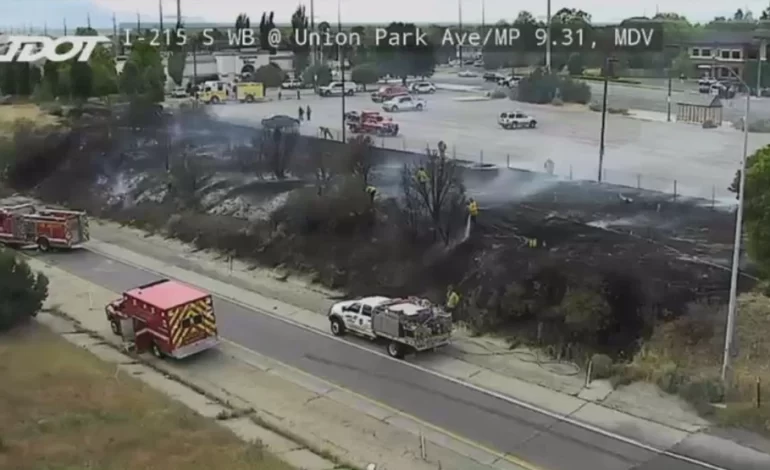 Incendio forestal cierra la I-215 en Murray
