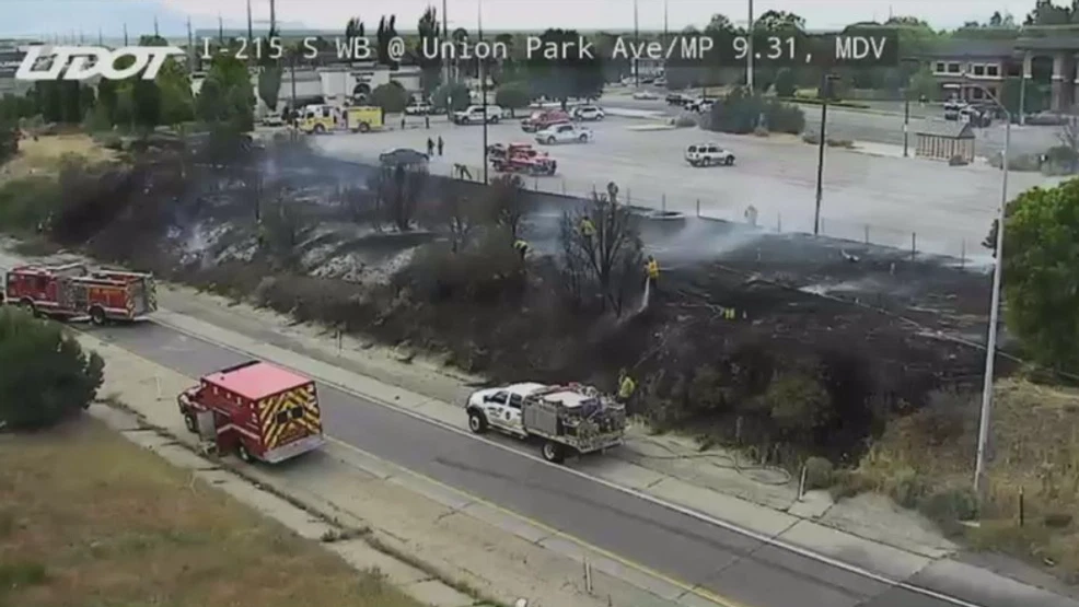 Incendio forestal cierra la I-215 en Murray