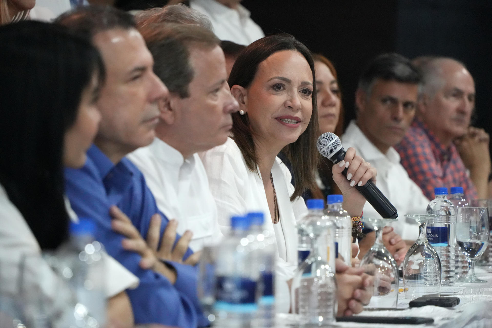 Machado propone negociación seria y responsable en Venezuela