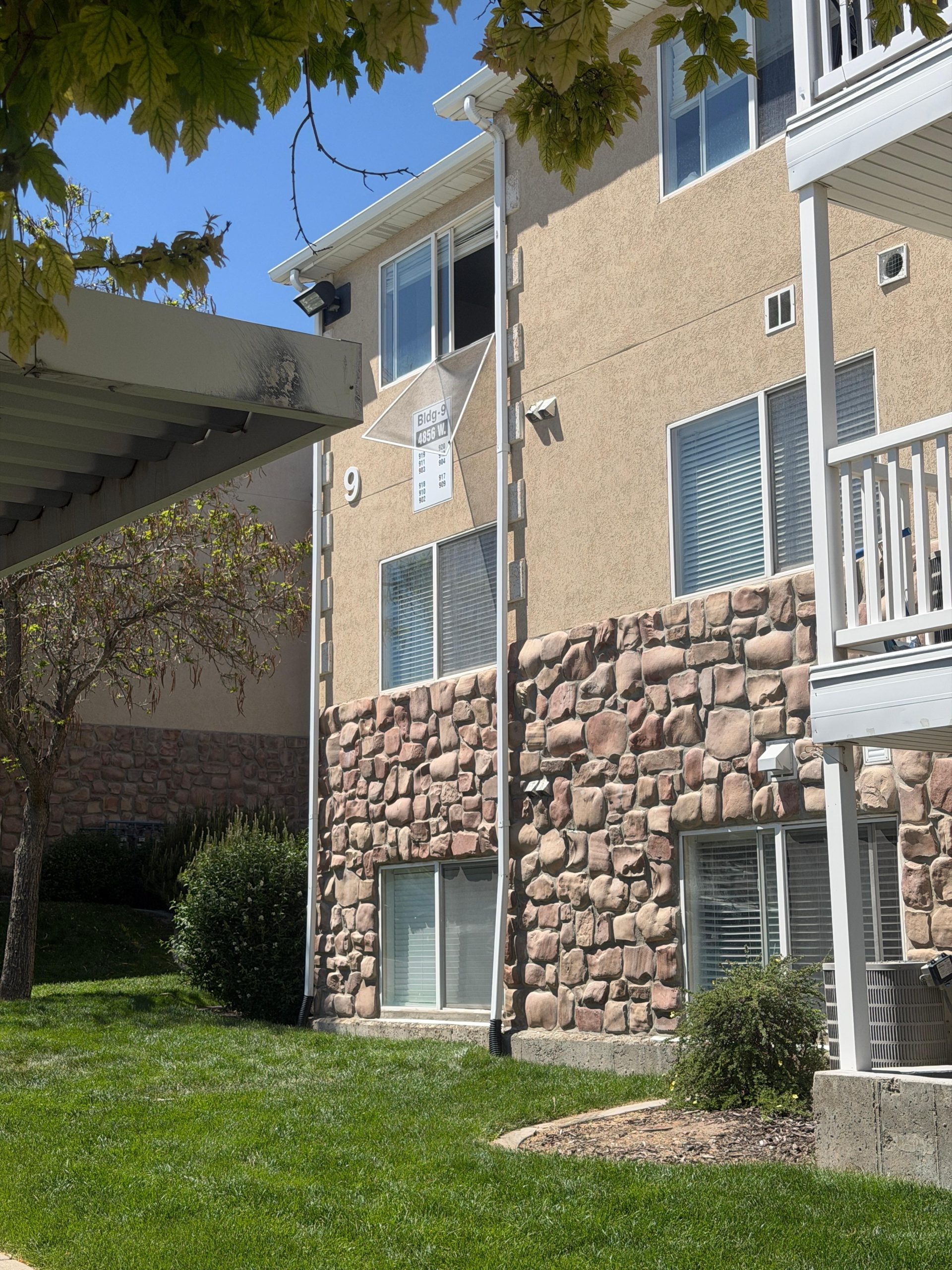 Menor herido al caer desde apartamento en Riverton