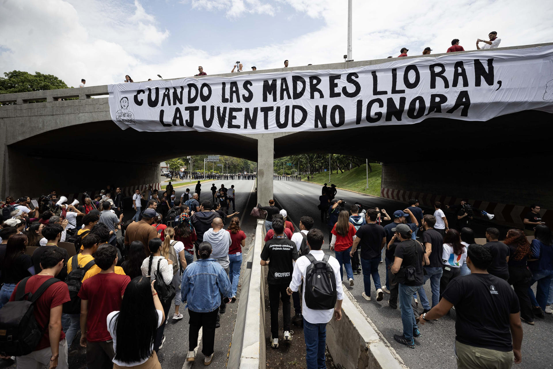 Movimiento estudiantil presiona al régimen venezolano