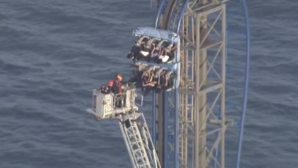 Ocho estudiantes atrapados tres horas en montaña rusa de Texas