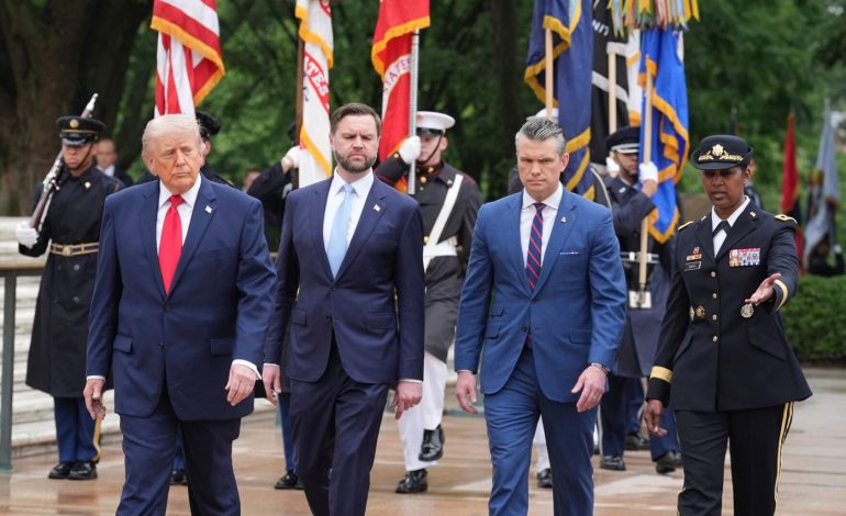 Trump, Vance y Hegseth rinden homenaje en el Día de los Caídos