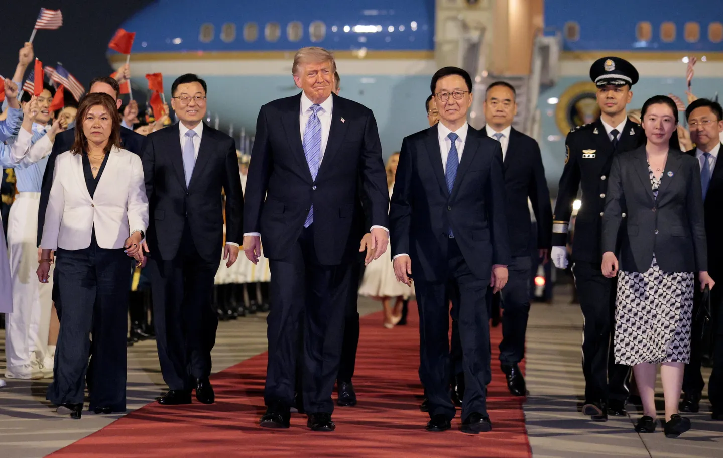 Trump aterriza en China en plena crisis