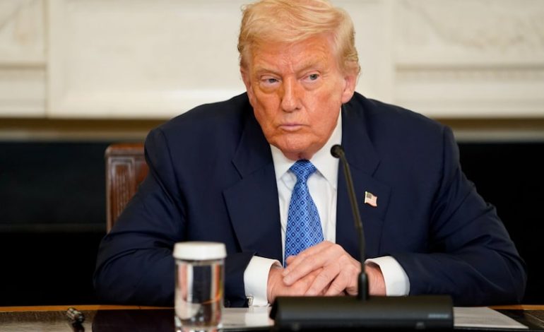 Trump culmina examen médico de tres horas en buen estado