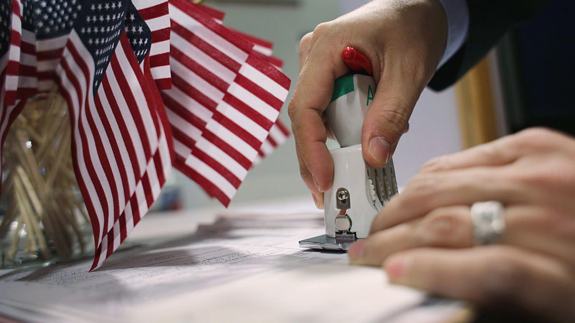Fallo histórico Juez federal declara ilegales las restricciones migratorias de Trump para 39 países