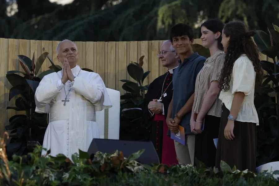 Medio millón de jóvenes en silencio absoluto ante el Papa León XIV