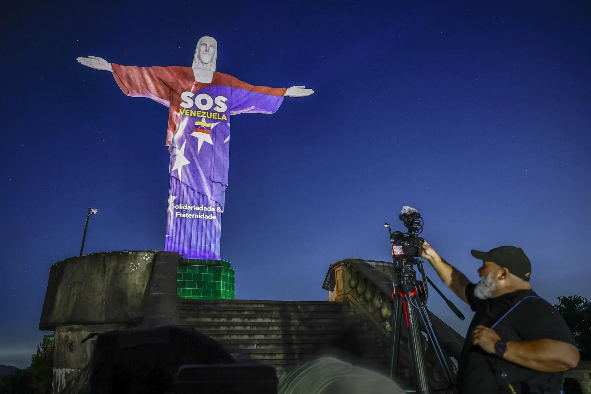 Cristo Redentor se viste de Venezuela 