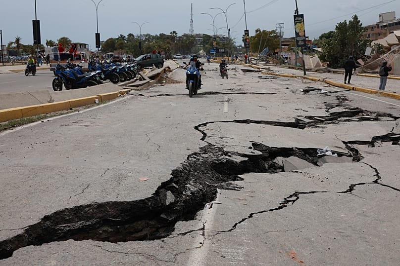 El Dr. Daniel Arcilla (@arcila.dan) viaja a La Guaira para brindar ayuda médica tras el terremoto.