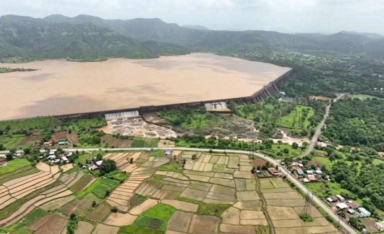 Alerta en India: represas al límite por inundaciones masivas