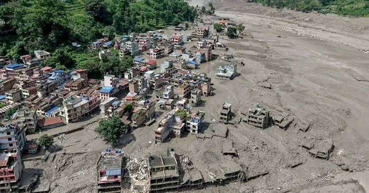 Avalancha y sismo desatan inundaciones mortales en Nepal: más de 1.000 desaparecidos
