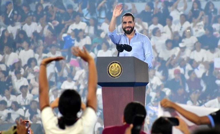 Bukele anuncia 50 mil becas para jóvenes salvadoreños