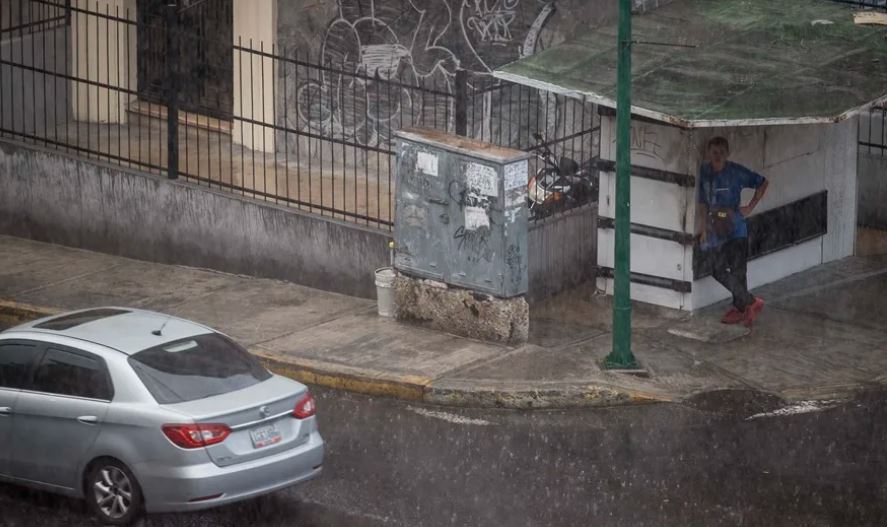 Caracas bajo el agua: tormenta eléctrica causa caos en la capital venezolana
