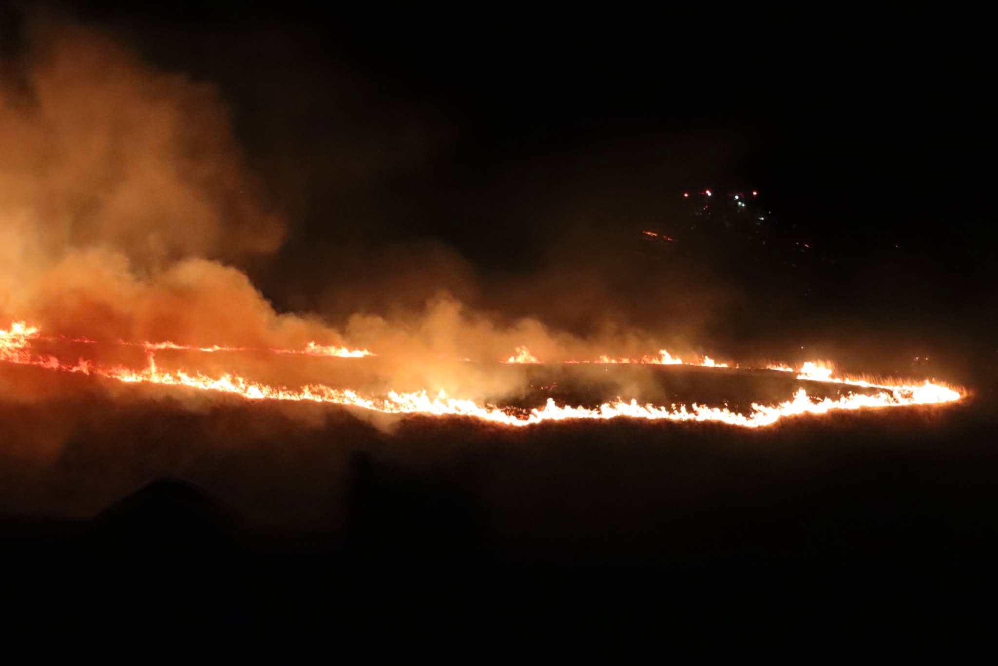 Fuego amenaza estructuras en South Ogden