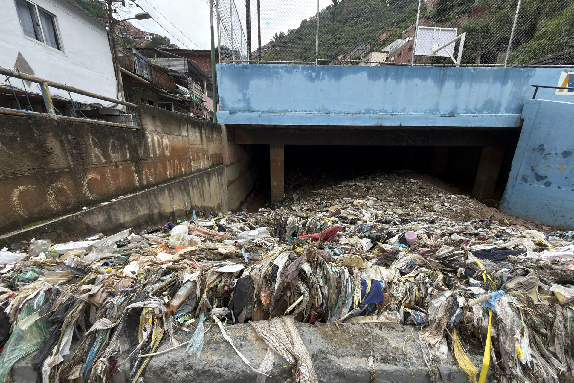 Onda Tropical N° 40 deja seis desaparecidos y graves daños en Venezuela