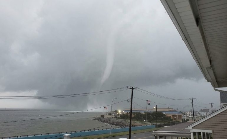 Tornado azota Atlantic Beach y causa daños en la costa de Long Island, Nueva York
