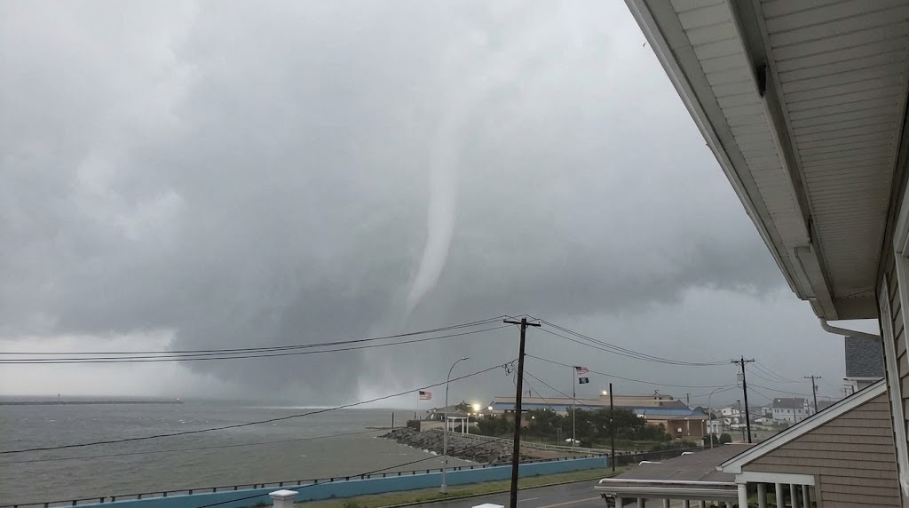 Tornado azota Atlantic Beach y causa daños en la costa de Long Island, Nueva York