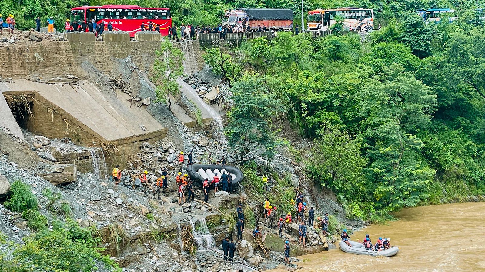 Tragedia en Nepal: aluvión devasta Rasuwa