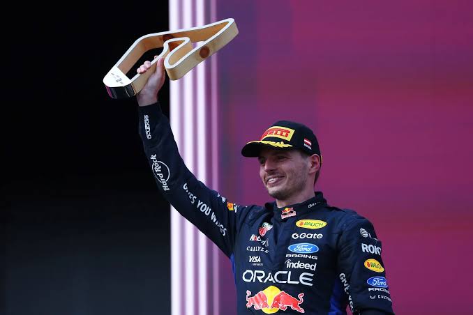 Verstappen renueva con Red Bull hasta 2030