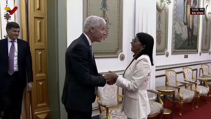 Chris Wright se reúne con Delcy Rodríguez