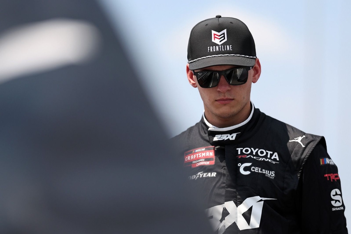 Pelea en Martinsville: equipo rival intenta golpear a Corey Heim