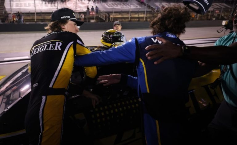 Pilotos de NASCAR se van a los golpes tras choque en carrera