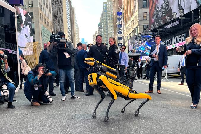 SWAT despliega perro robot en operativo en Nueva Jersey
