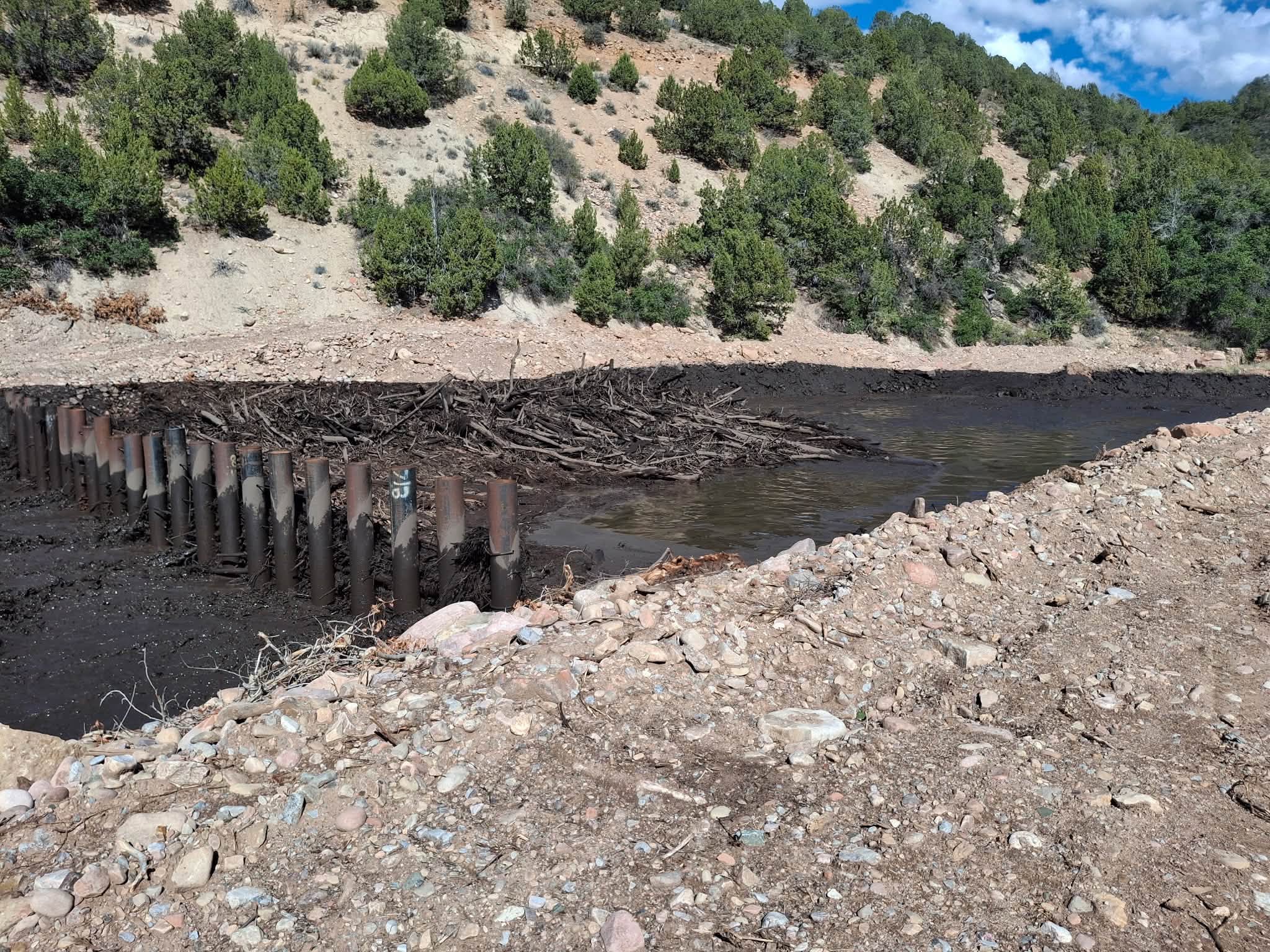 Tormentas arrastran ceniza por Chalk Creek en Fillmore