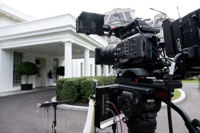 Medios se unen y suspenden cobertura de Trump tras acciones contra CNN