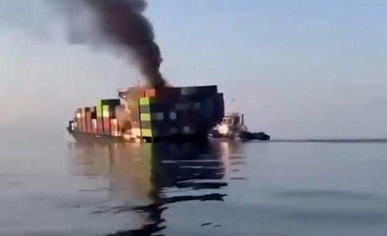 Ataque iraní hunde portacontenedores en Ormuz