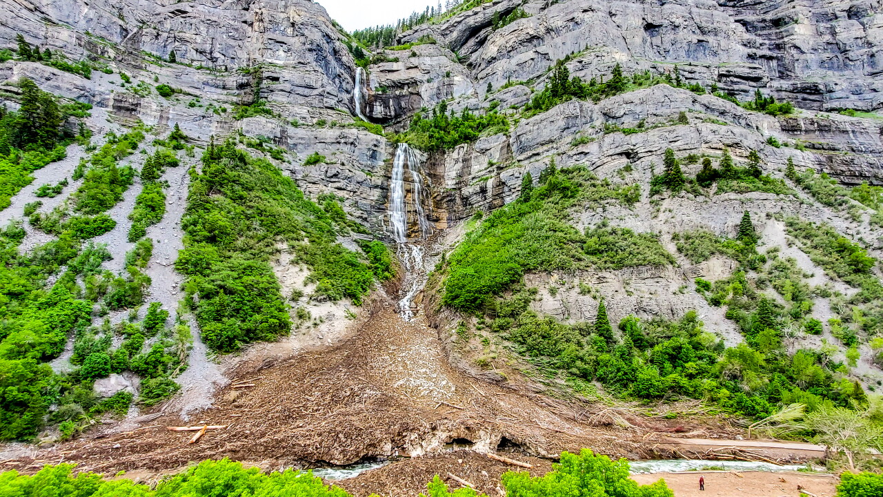 Cierran Bridal Veil Falls tras caída de rocas
