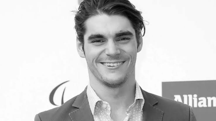 Conmoción por la muerte de RJ Mitte