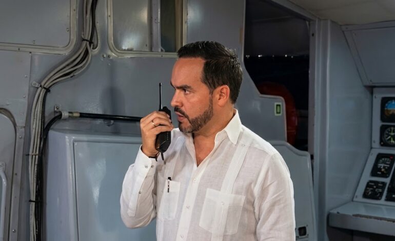 De La Espriella ataca al frente 33