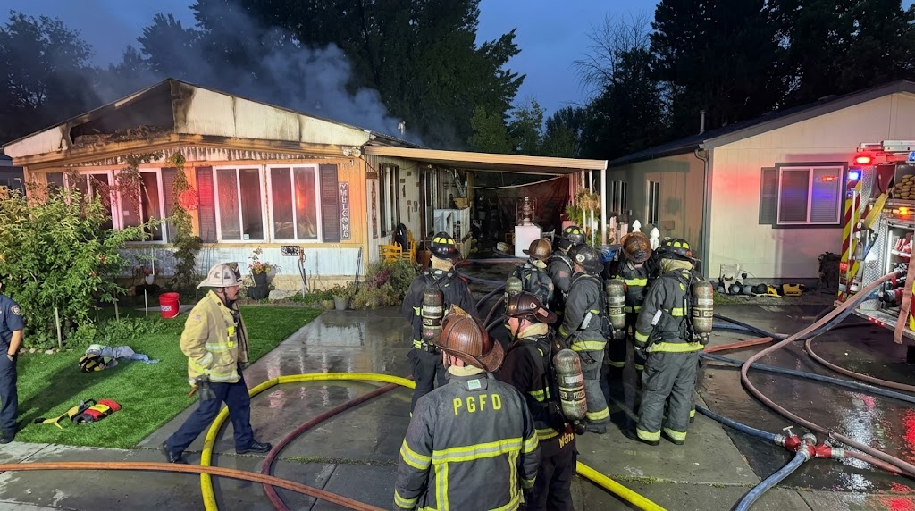 Incendio en casa móvil deja perro rescatado