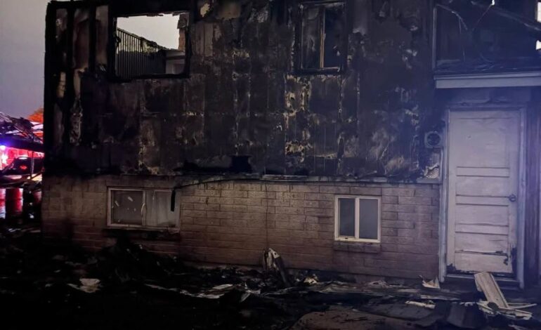 Rescatan a cinco personas de un incendio en West Valley